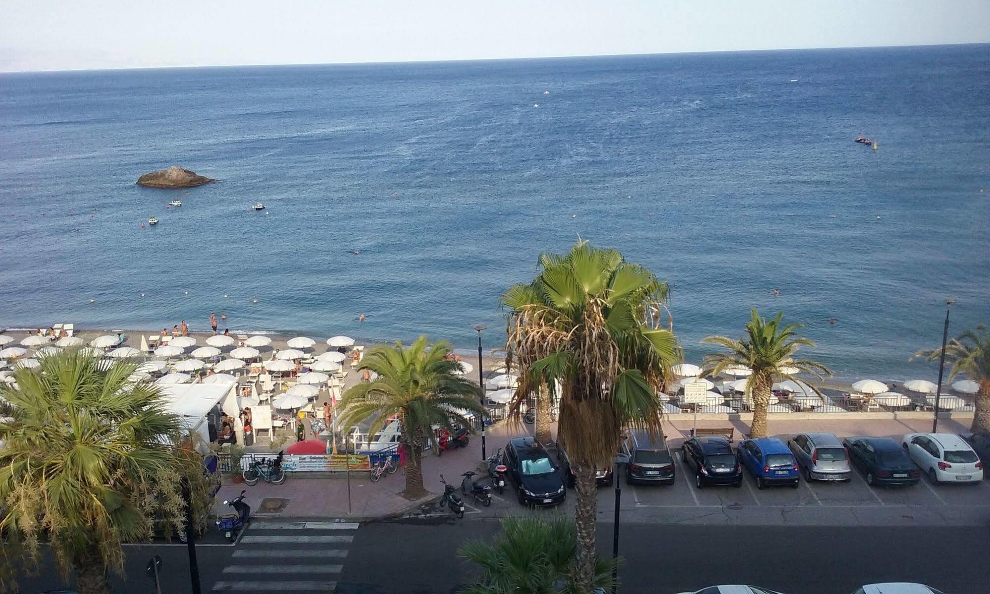 Elihotel SantʼAlessio Siculo Buitenkant foto