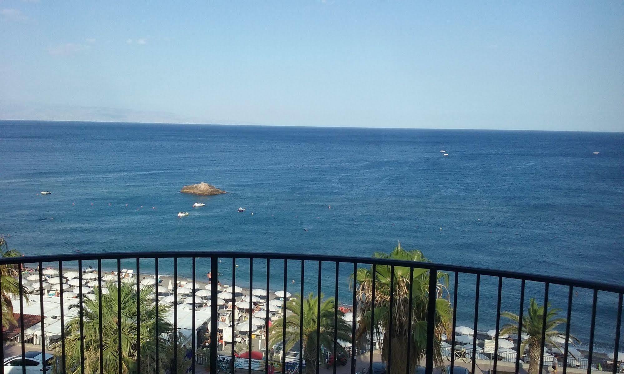 Elihotel SantʼAlessio Siculo Buitenkant foto